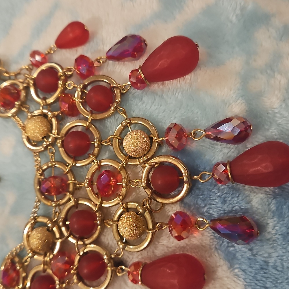 Red Aurora Borealis crystals matte red metallic gold bib necklace gold tone - Picture 8 of 8